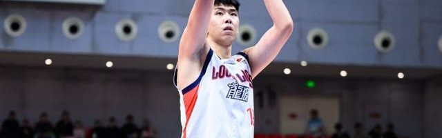 安博体育app下载-10投狂砍21分11板4帽！这才是CBA顶级大中锋，广州靠他冲击季后赛|男篮|广州男篮|徐昕|南京同曦|赛季_新浪体育_新浪新闻